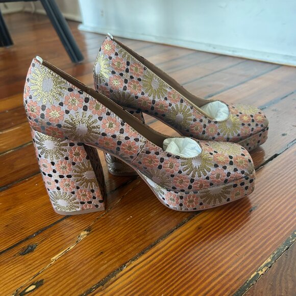 Golden and rose pumps by Katy Perry - Picture 6 of 6